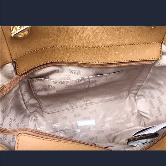 Gaby’sBags👜💕-Michael Kors Chain Tote - Picture 4 of 5